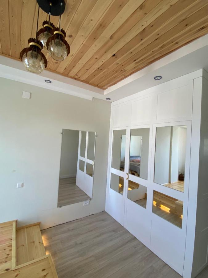 Bird'S Nest - Apartment In Downtown 카라콜 외부 사진